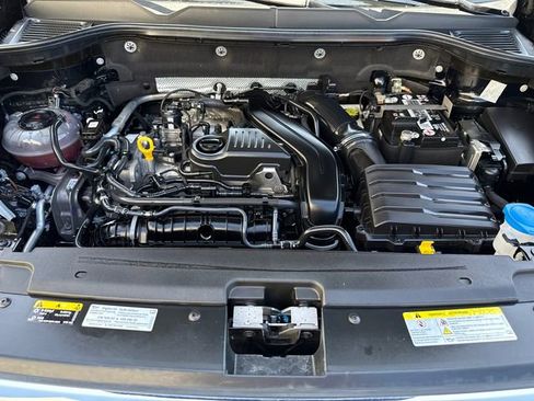 Certified 2023 Volkswagen Taos SE w/ Panoramic Sunroof Package image 14