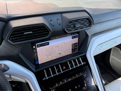 Used 2019 Lamborghini Urus AWD/4WD image 26