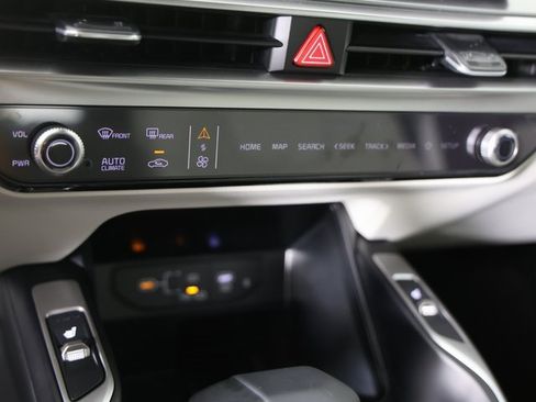 Certified 2025 Kia Sorento S w/ Panoramic Sunroof Package image 17