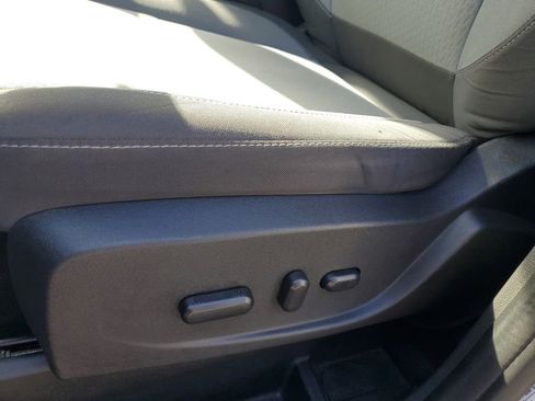 Used 2018 Ford C-MAX SE w/ Cold Weather Package image 25