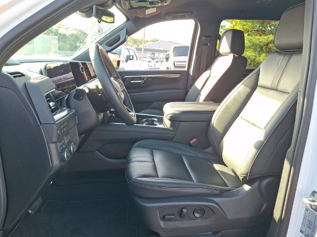 Used 2026 Chevrolet Suburban RST AWD/4WD image 2