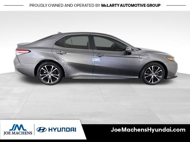 Used 2020 Toyota Camry SE FWD image 4