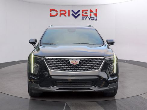 Used 2025 Cadillac XT4 Premium Luxury FWD image 8
