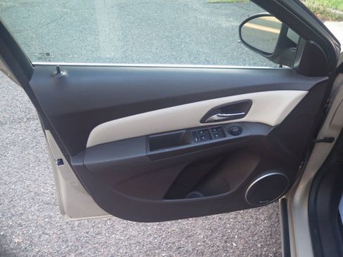 Used 2011 Chevrolet Cruze LTZ FWD image 38