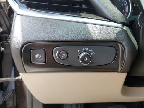 Used 2018 Buick Enclave Essence FWD image 28