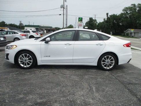 Used 2019 Ford Fusion SE FWD image 1