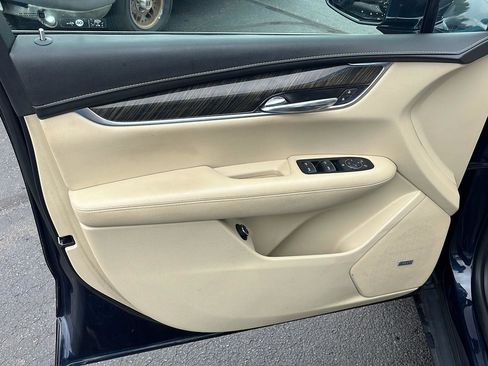 Used 2017 Cadillac XT5 FWD image 18