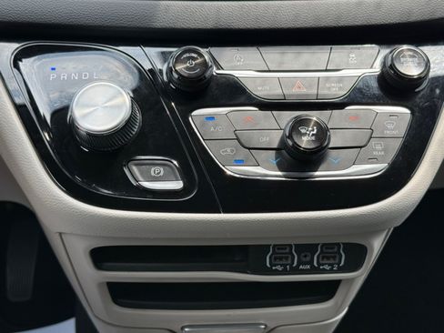 Used 2023 Chrysler Voyager LX FWD image 16