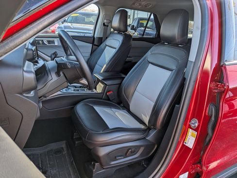 Used 2024 Ford Explorer XLT w/ Equipment Group 202A image 14