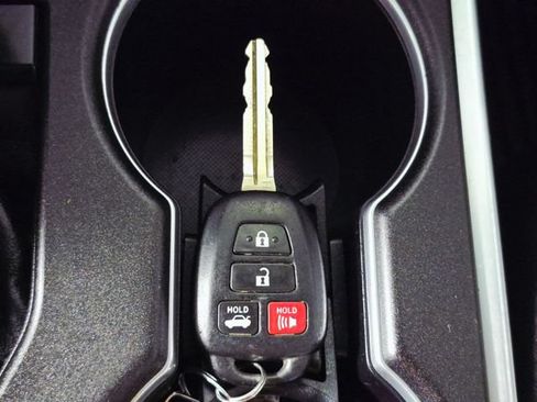 Used 2015 Toyota Camry SE FWD image 27