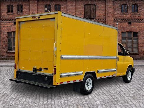 Used 2021 GMC Savana 3500 w/ Power Convenience Package image 4