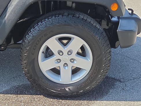 Used 2017 Jeep Wrangler Sport w/ Quick Order Package 24S AWD/4WD image 7