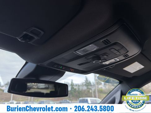 Used 2023 Chevrolet Suburban Premier image 15