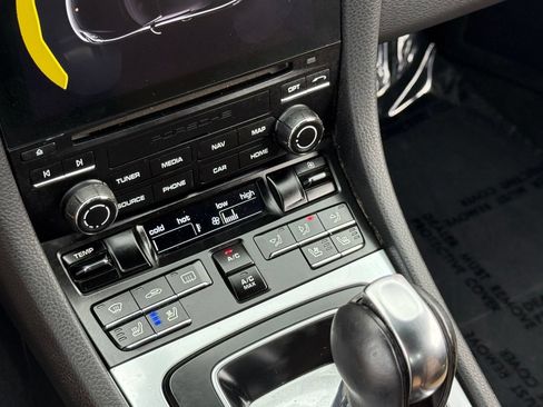 Used 2019 Porsche 718 Boxster RWD image 25