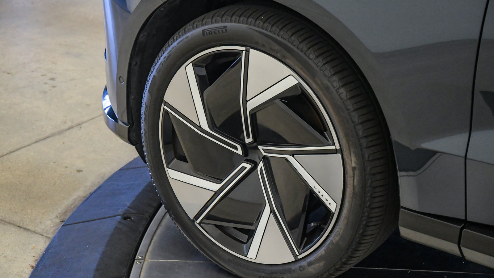 Certified 2025 Volvo EX90 Ultra AWD/4WD image 9