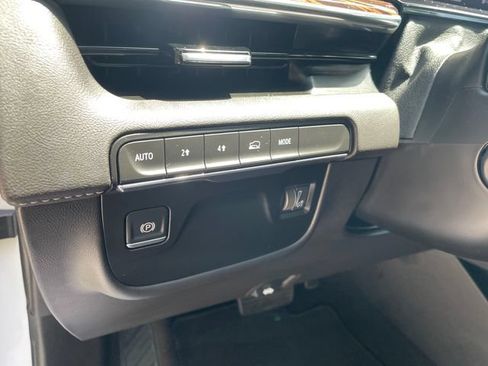 Certified 2024 Cadillac Escalade ESV Premium Luxury AWD/4WD image 31