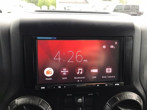 Used 2018 Jeep Wrangler Unlimited Sport S AWD/4WD image 19