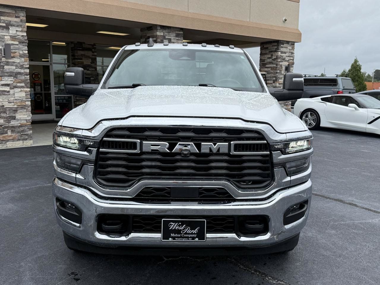 Used 2025 RAM 3500 Tradesman w/ Chrome Appearance Group AWD/4WD image 6
