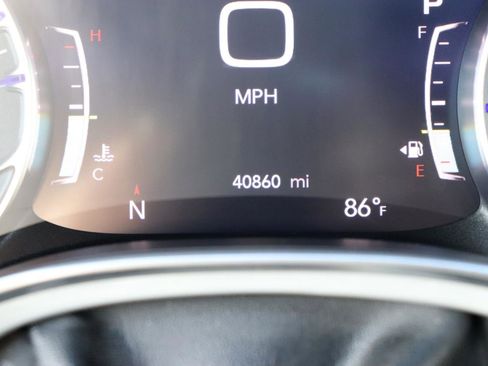 Used 2025 Chrysler Pacifica Limited FWD image 36
