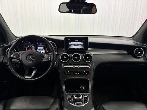 Used 2019 Mercedes-Benz GLC 300 4MATIC w/ Premium Package image 10