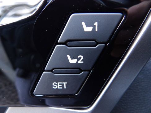 Used 2026 Toyota Tundra Limited AWD/4WD image 12