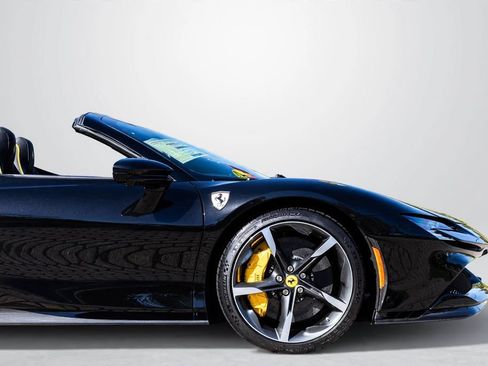 Certified 2025 Ferrari SF90 Spider AWD/4WD image 18