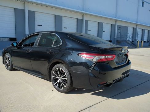 Used 2018 Toyota Camry SE w/ Moonroof Package image 7