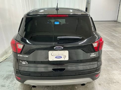 Used 2019 Ford Escape SE FWD image 4