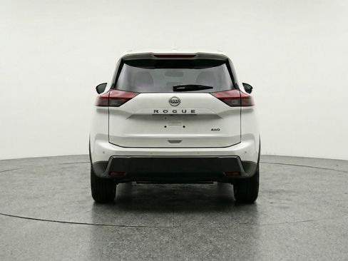 Used 2025 Nissan Rogue SV image 7