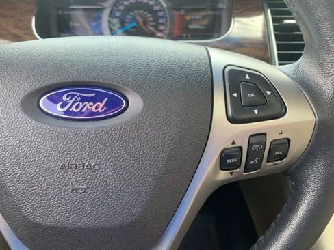 Used 2019 Ford Taurus Limited AWD/4WD image 10