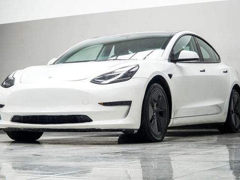 Used 2023 Tesla Model 3 Standard Range RWD image 9