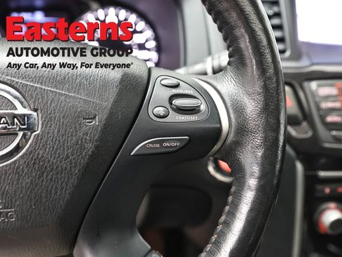Used 2020 Nissan Pathfinder SL AWD/4WD image 16