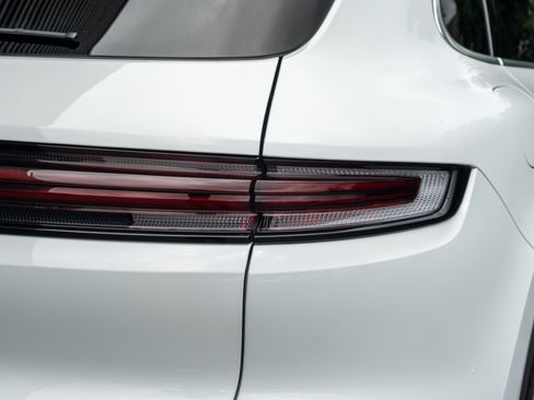 Certified 2024 Porsche Cayenne AWD/4WD image 19