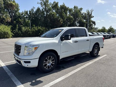 Used 2024 Nissan Titan SV w/ SV Convenience Package RWD image 7