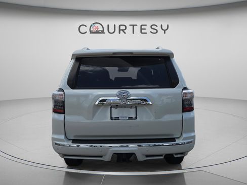 Certified 2022 Toyota 4Runner Limited AWD/4WD image 4