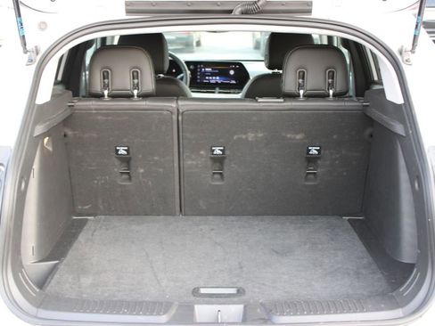 Used 2025 Chevrolet Trax LT w/ LT Convenience Package image 13