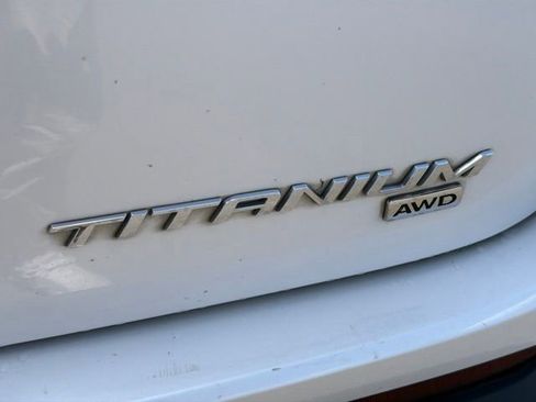 Used 2018 Ford Edge Titanium w/ Equipment Group 302A AWD/4WD image 8