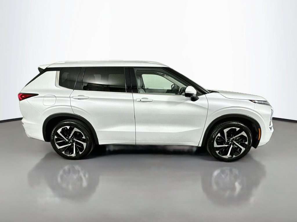 Used 2024 Mitsubishi Outlander SEL FWD image 4