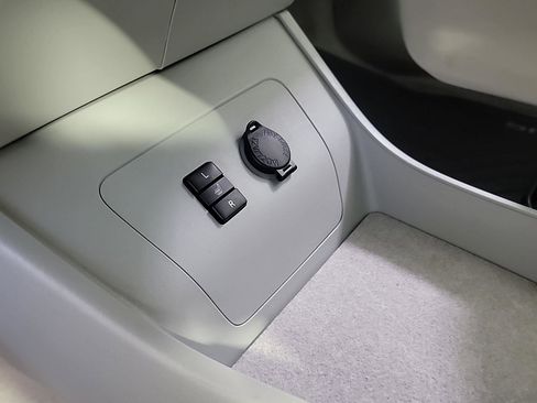 Used 2011 Toyota Prius Four w/ Solar Roof Pkg FWD image 30