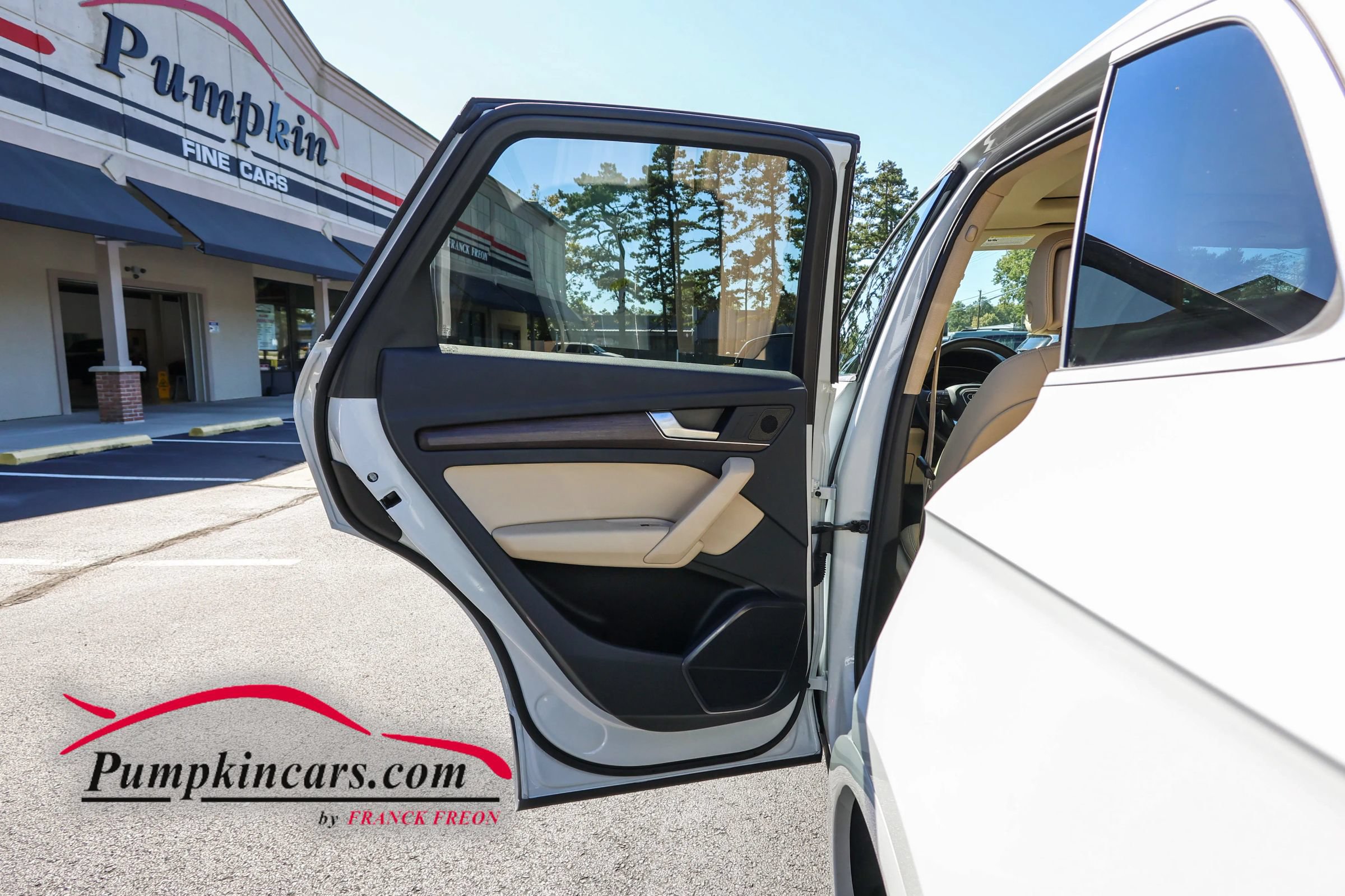 Used 2023 Audi Q5 2.0T Premium w/ Convenience Package AWD/4WD image 18