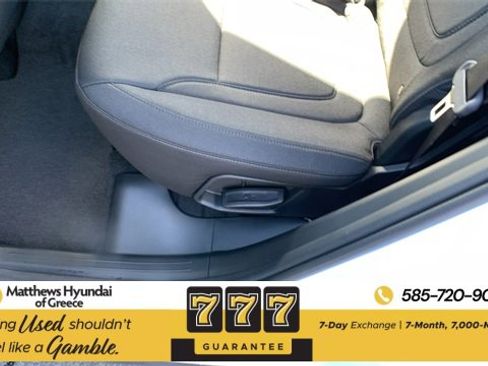 Certified 2025 Hyundai Tucson SE image 18
