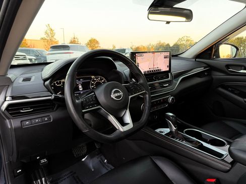 Used 2023 Nissan Altima 2.5 SR w/ SR Premium Package image 20