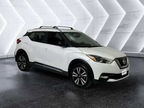 Used 2019 Nissan Kicks SR w/ SR Premium Package FWD image 1