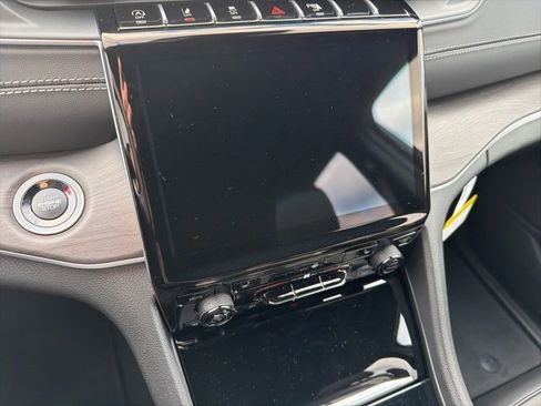 New 2025 Jeep Grand Cherokee Limited image 14