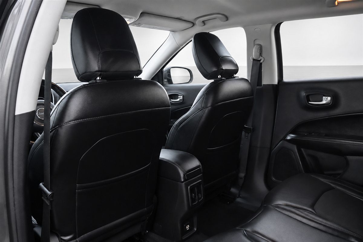 Used 2018 Jeep Compass Latitude FWD image 18