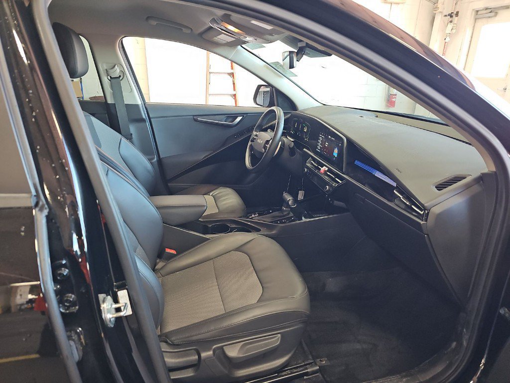 Certified 2023 Kia Niro EX FWD image 9