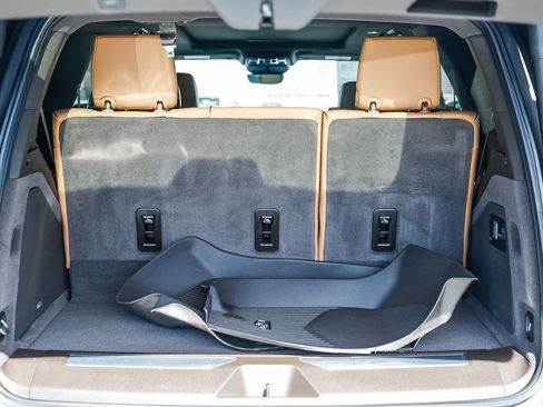 Used 2025 Cadillac Escalade Premium Luxury image 27