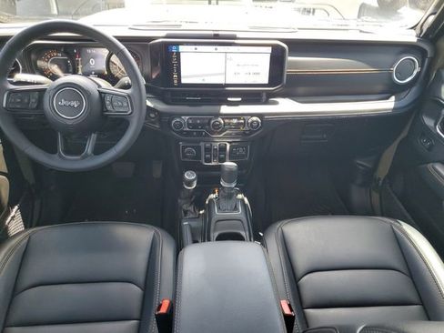 Used 2025 Jeep Gladiator Sport AWD/4WD image 27