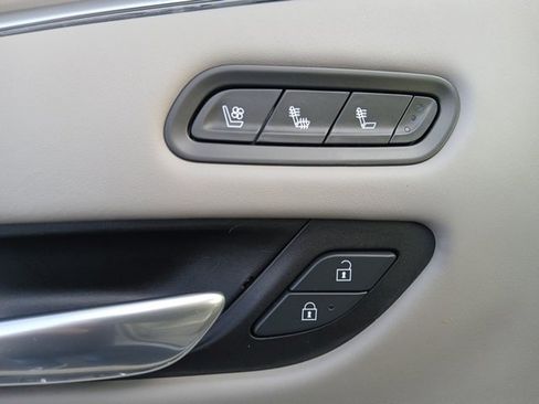 Used 2021 Cadillac Escalade Premium Luxury Platinum image 12