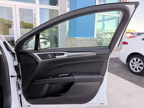 Used 2018 Ford Fusion SE w/ Equipment Group 602A FWD image 20